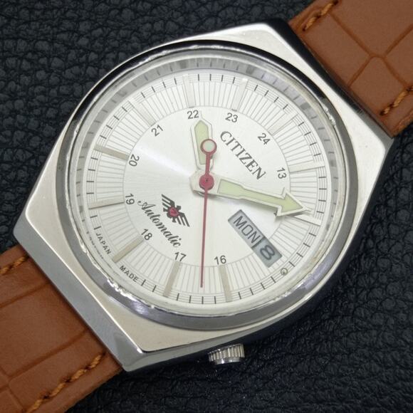 Vintage 1985 Citizen Automatic Mens Silver Watch W/daydate & Red accents - Picture 6 of 10
